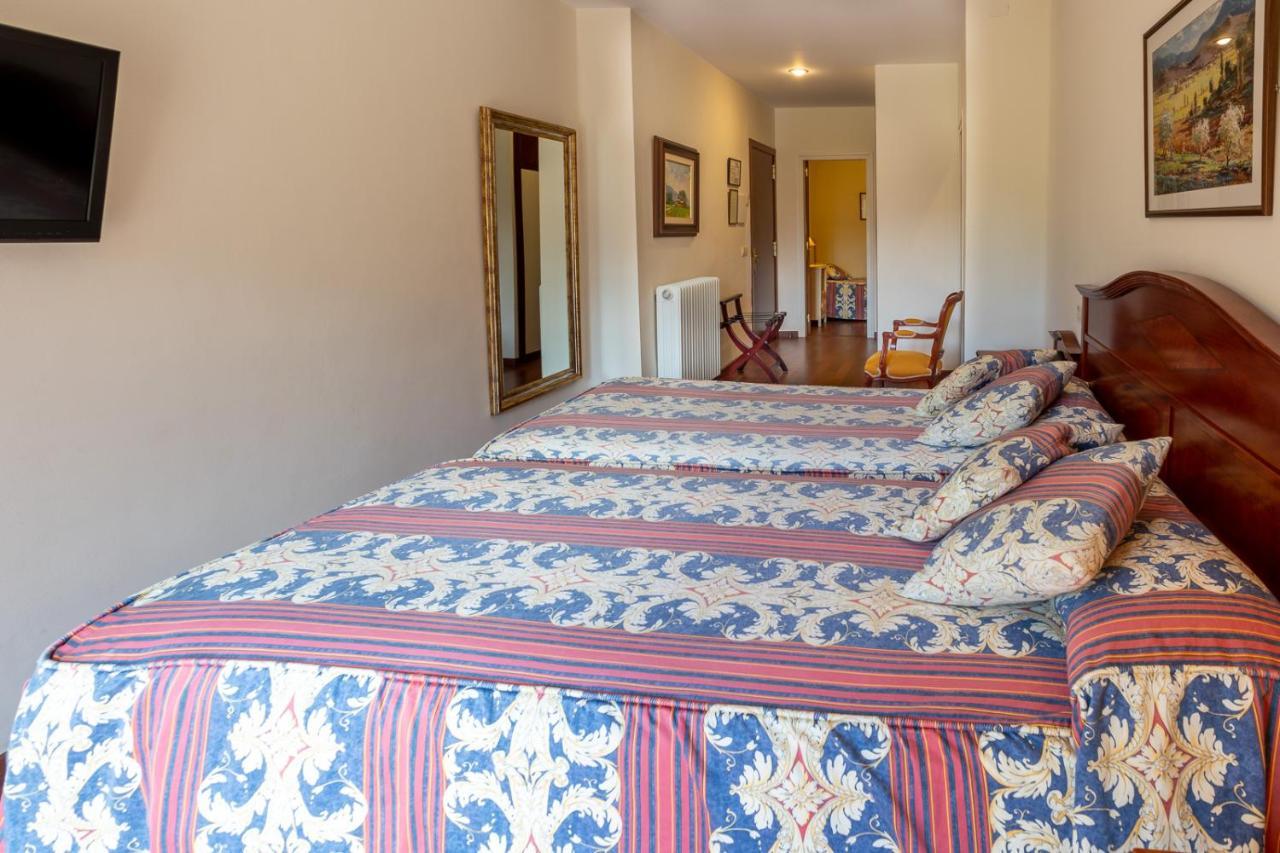 Hotel De Camprodon Bagian luar foto