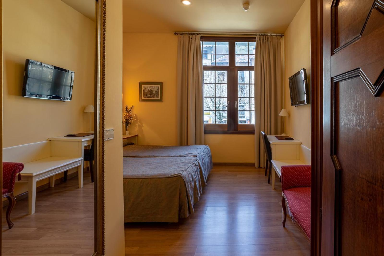 Hotel De Camprodon Bagian luar foto